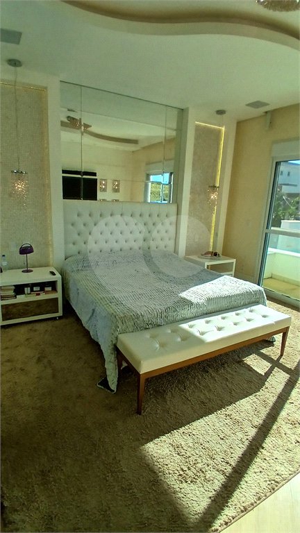 Casa à venda com 3 suítes no condomínio Figueira Garden, Atibaia - SP