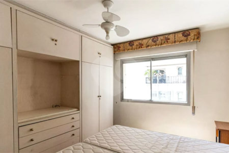 Este elegante apartamento em Higienópolis oferece 224m² de área muito bem distribuída, perfeito para quem valoriza conforto