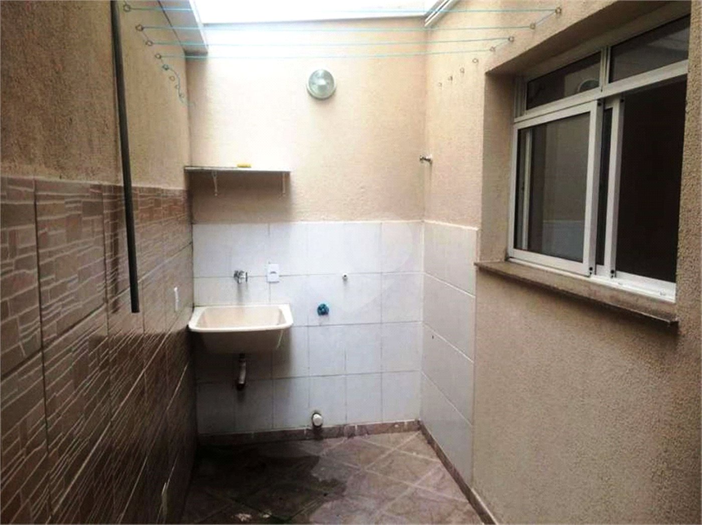 Casa à venda com 3 quartos, sendo 1 suíte, no condomínio Vila das Macieiras, São Paulo - SP