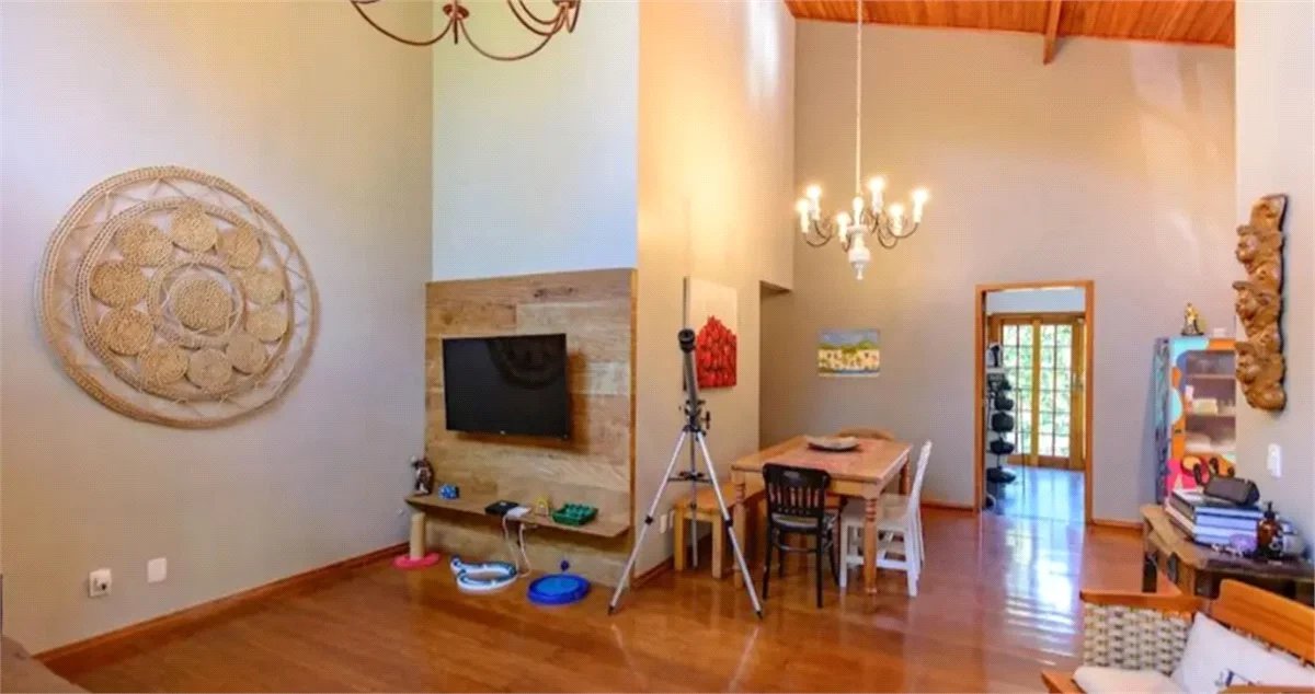 Casa à venda com 4 quartos, sendo 2 suítes, em Granja Viana, Cotia, SP
