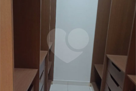 Casa à venda com 4 quartos, sendo 1 suíte, no condomínio Villa Real Ribeirao Preto, Ribeirão Preto - SP