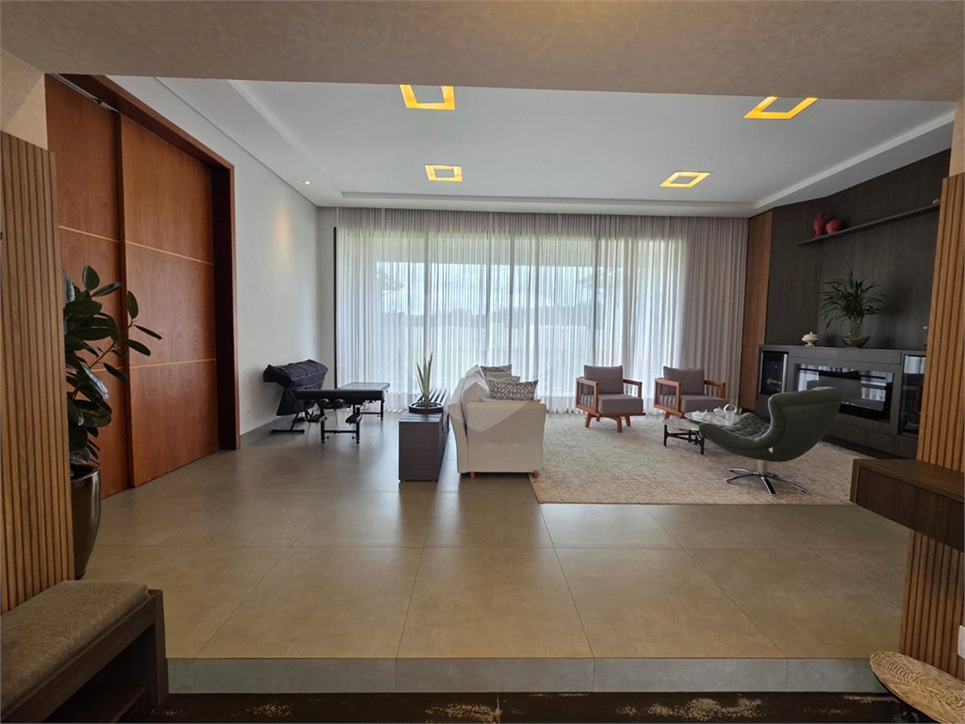 Casa à venda com 4 suítes no condomínio Residencial Jardim Primavera, Louveira - SP
