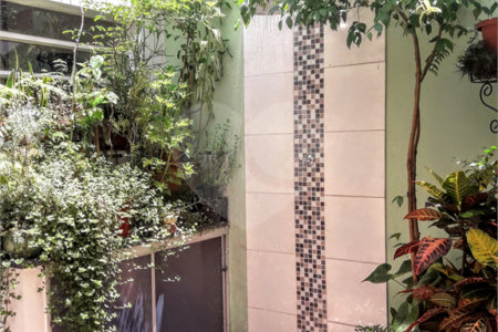 Casa à venda com 3 quartos, sendo 1 suíte,  em Jardim Aeroporto, São Paulo, SP