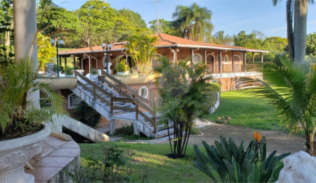 Casa à venda com 4 suítes no condomínio Vale do Itamaraca, Valinhos - SP