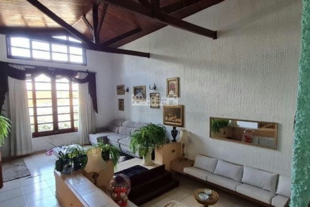 Casa à venda com 3 quartos, sendo 1 suíte, em Vila Santista, Atibaia, SP