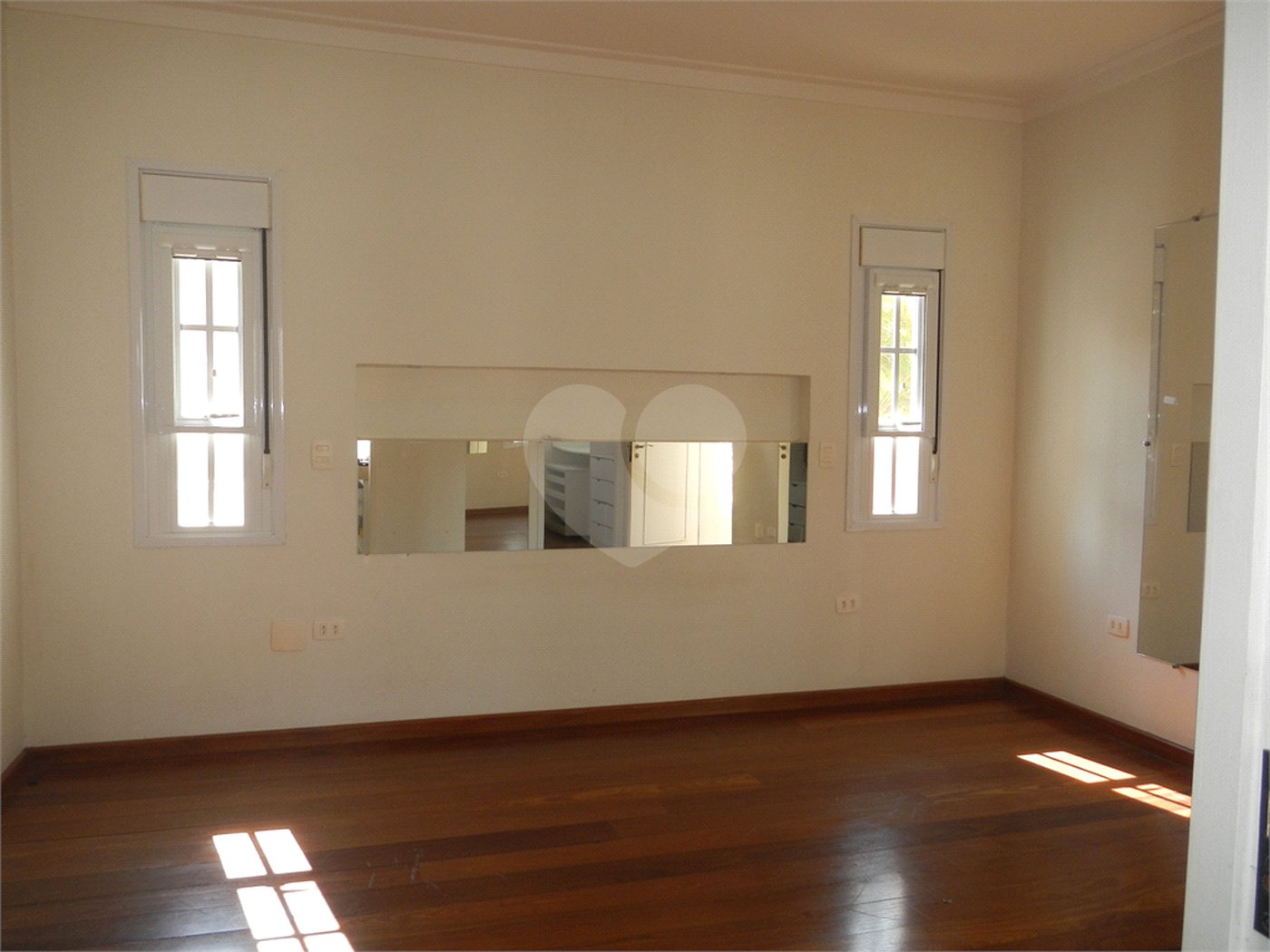 Casa à venda na Saúde c/293m2 - 4 Suítes/4 Salas/3 Vagas na garagem