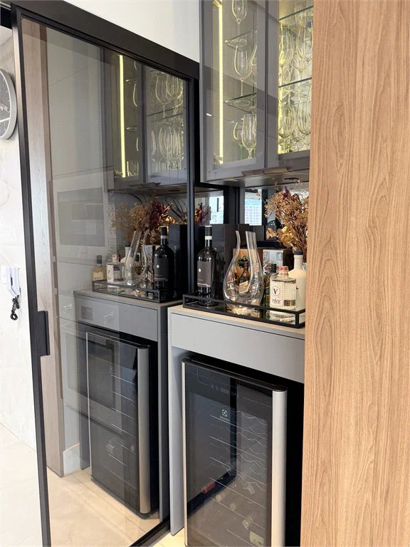 Apartamento à venda com 3 suítes em Vila Romana, São Paulo, SP