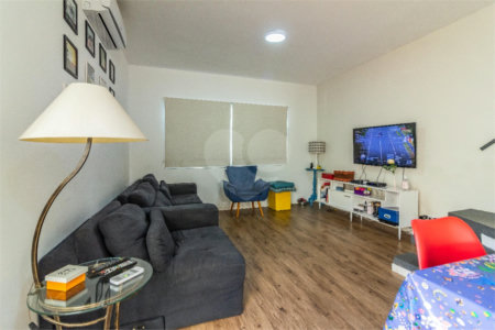 Sobrado à venda com 3 quartos, sendo 1 suíte, em Cambuci, São Paulo, SP