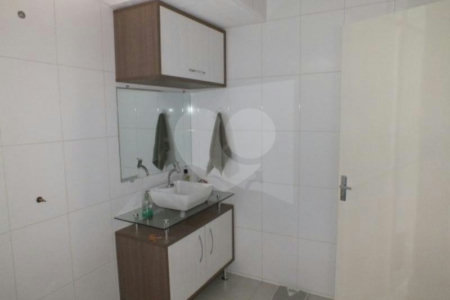 Casa à venda com 3 quartos, sendo 1 suíte, em Jardim Oriental, São Paulo, SP