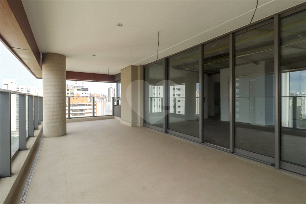 Apartamento à venda com 3 quartos, sendo 2 suítes,  em Brooklin, São Paulo, SP