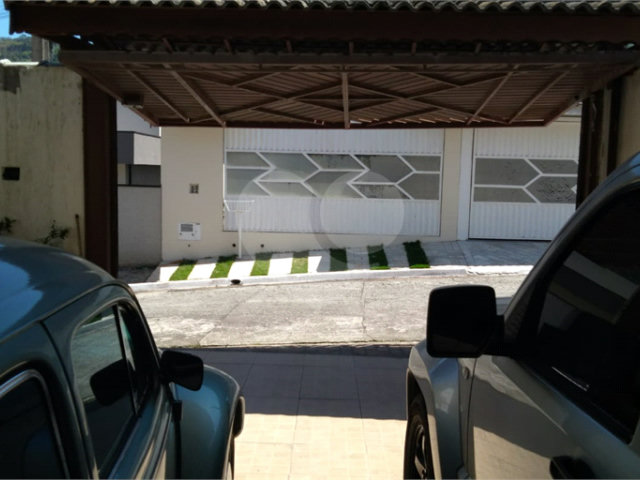 Casa à venda com 4 quartos, sendo 2 suítes,  em Barreiro, Mairiporã, SP