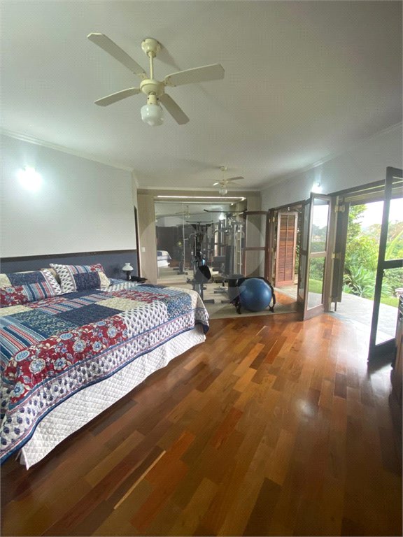 Casa à venda com 4 suítes no condomínio Vale da Santa Fé, Vinhedo - SP