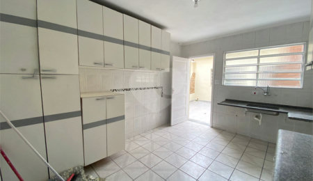 Sobrado à venda com 4 quartos, sendo 1 suíte, em Jardim Santo Antoninho, São Paulo, SP