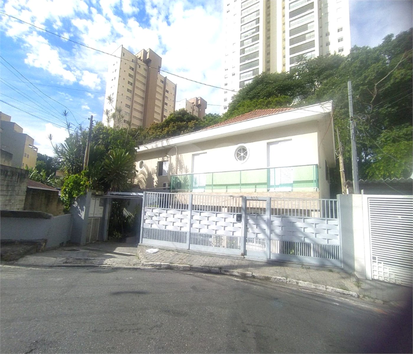 Casa à venda com 10 quartos, sendo 1 suíte, em Santa Teresinha, São Paulo, SP
