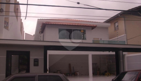 Sobrado à venda com 2 suítes em Vila Irmãos Arnoni, São Paulo, SP