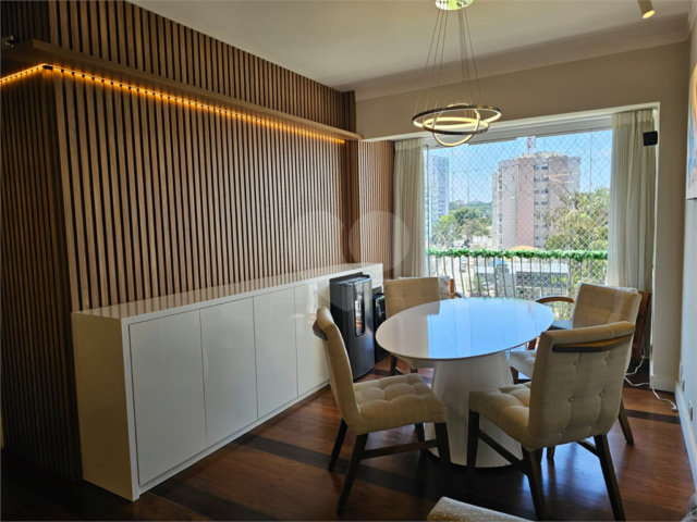 Apartamento à venda com 3 quartos, sendo 1 suíte,  em Santo Amaro, São Paulo, SP