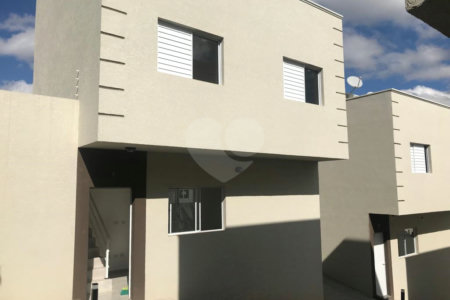 Casa de Vila à venda com 2 quartos em Jardim São Felipe, Atibaia, SP