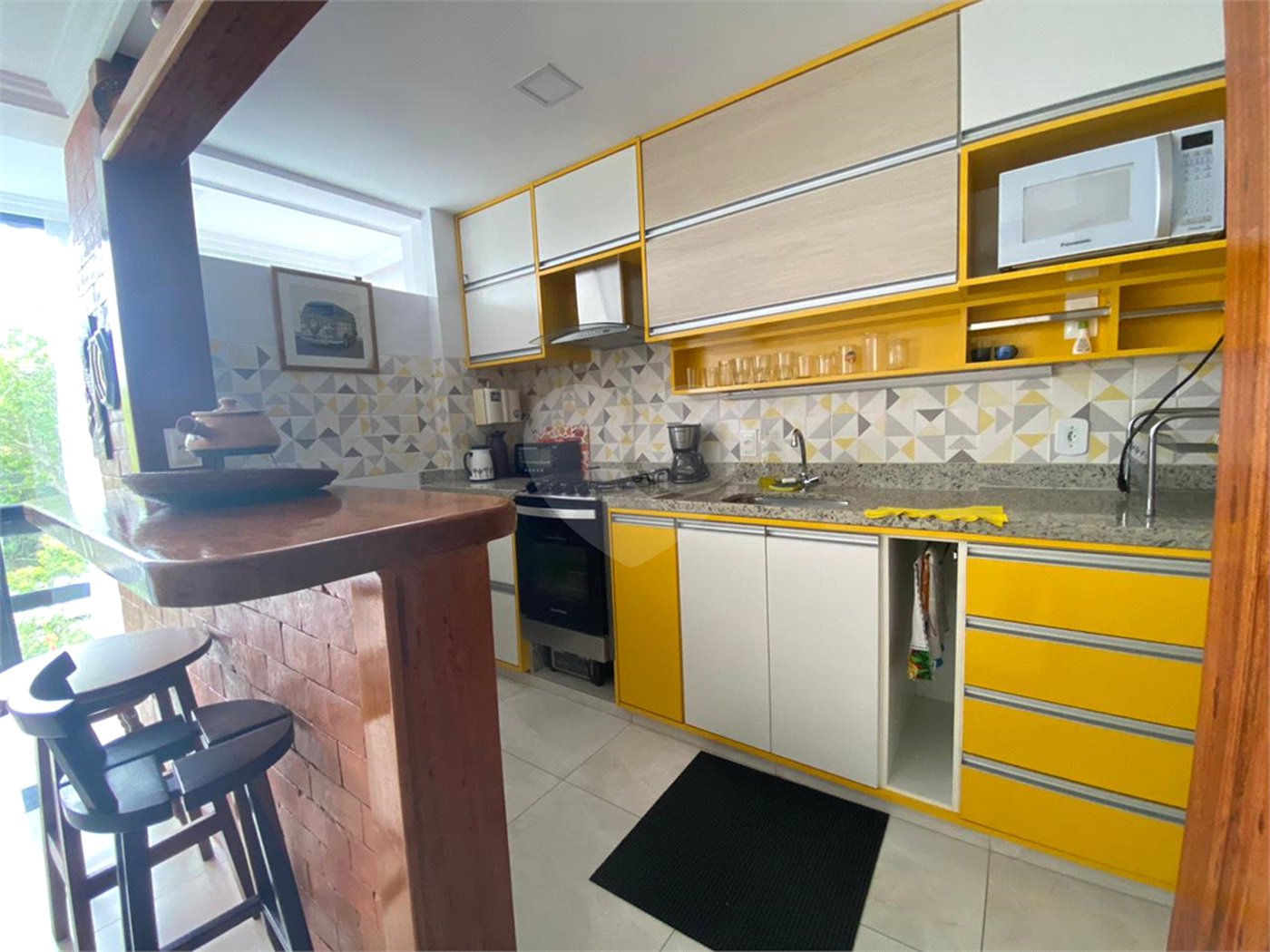 Casa em condomínio à venda com 2 quartos, sendo 1 suíte,  no Centro (mangue), Armação dos Búzios, RJ