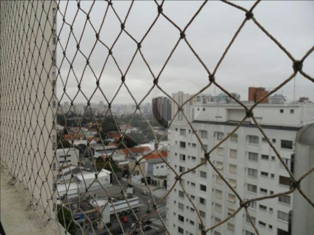 Apartamento à venda com 3 quartos, sendo 1 suíte,  em Moema, São Paulo, SP
