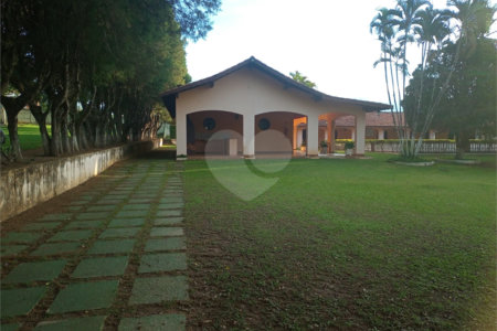 Casa à venda com 4 quartos, sendo 1 suíte,  no condomínio Village da Serra, Araçoiaba da Serra - SP