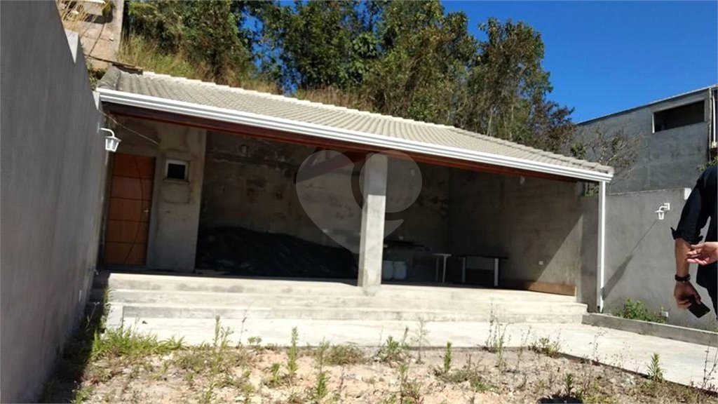 Sobrado à venda com 3 quartos, sendo 1 suíte, em Serra da Cantareira, Mairiporã, SP