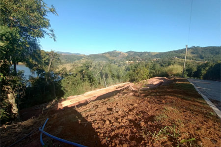 Terreno à venda no condomínio Bosque da Represa, Nazaré Paulista - SP