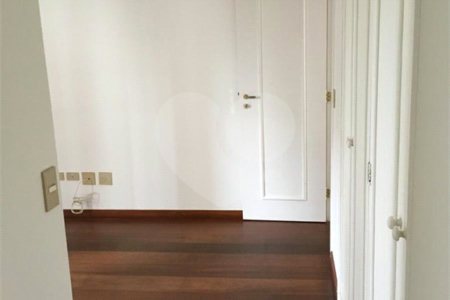 Apartamento à venda com 4 quartos, sendo 2 suítes,  em Vila Andrade, São Paulo, SP