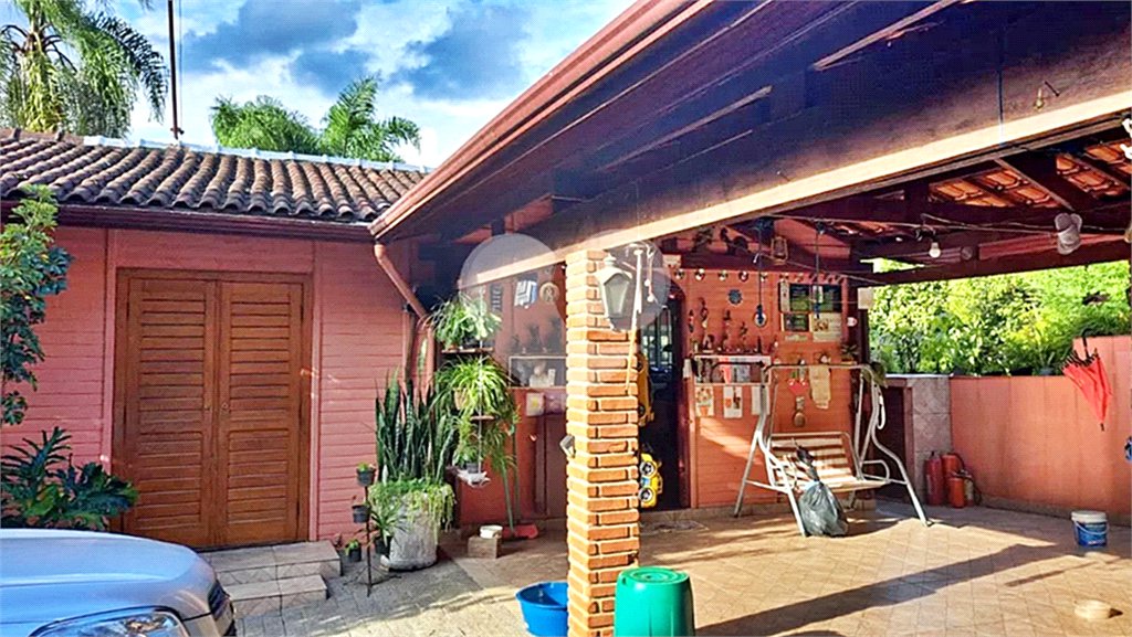 Casa à venda com 6 quartos, sendo 2 suítes, no condomínio Associação Reserva das Hortênsias, Mairiporã - SP