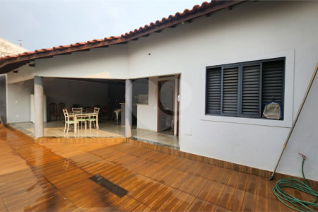 Casa à venda com 3 quartos, sendo 1 suíte, em Vila Harmonia, Araraquara, SP