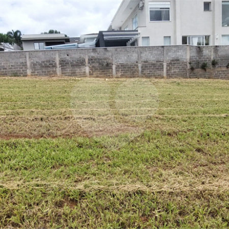 Terreno à venda no condomínio Figueira Garden, Atibaia - SP