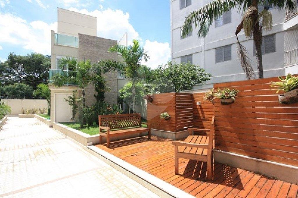 Casa à venda com 4 quartos, sendo 2 suítes, no condomínio Melbourne Residence, São Paulo - SP