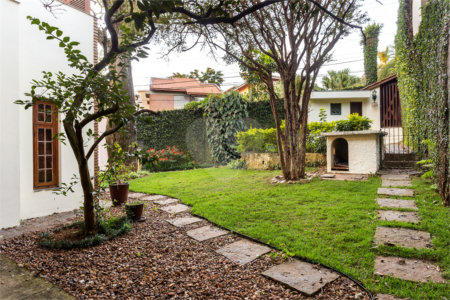 Sobrado à venda com 4 quartos, sendo 3 suítes, em Jardim Prudência, São Paulo, SP