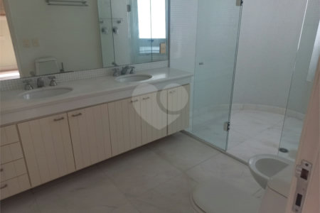 Apartamento à venda com 4 quartos, sendo 2 suítes, em Vila Uberabinha, São Paulo, SP