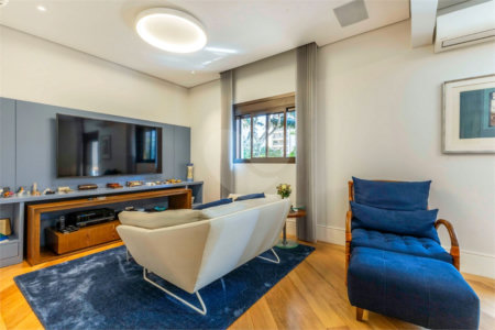 Apartamento à venda com 4 quartos, sendo 3 suítes, em Moema, São Paulo, SP