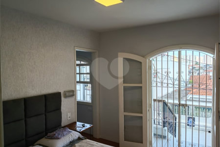 Sobrado à venda com 4 quartos, sendo 2 suítes, em Mirandópolis, São Paulo, SP