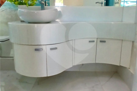 Casa à venda com 3 suítes no condomínio Figueira Garden, Atibaia - SP
