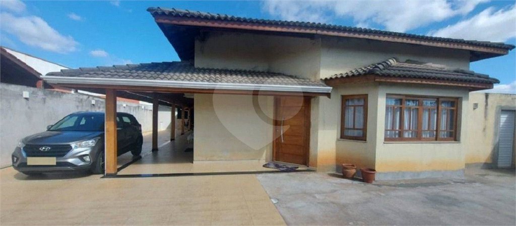 Casa à venda com 5 quartos, sendo 1 suíte, em Jardim Shangri-lá, Atibaia, SP