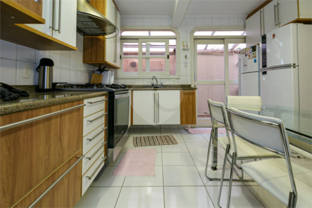 Casa à venda com 4 quartos, sendo 2 suítes, no condomínio Parque das Arvores, São Paulo - SP