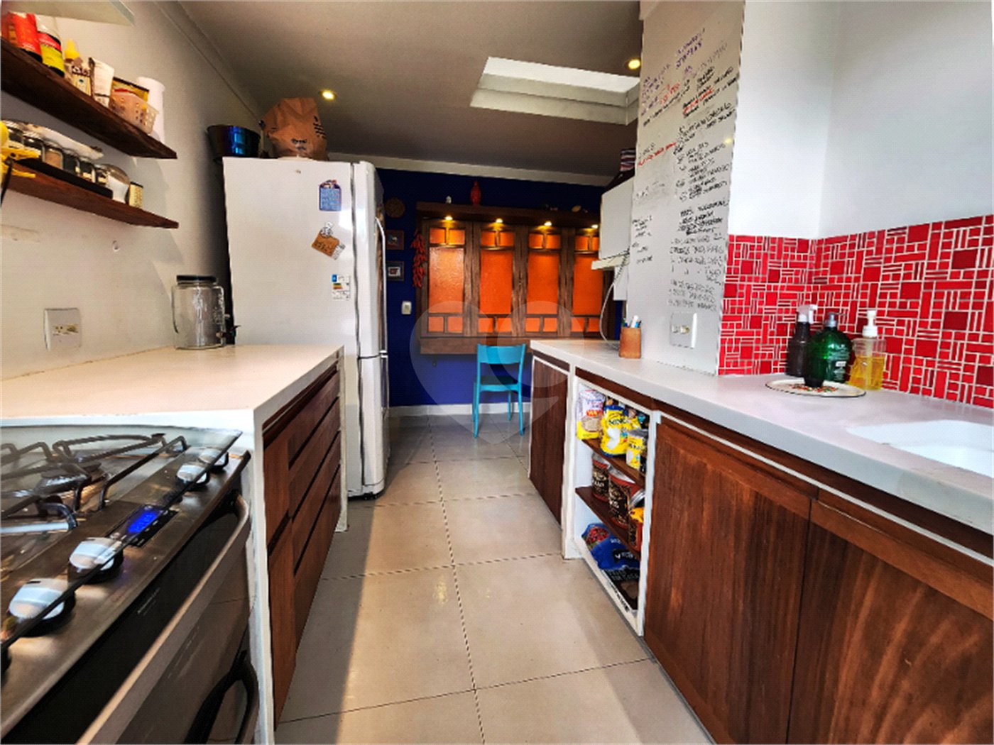Casa à venda com 4 quartos, sendo 2 suítes,  no condomínio Vila Nova de Gaia, São Paulo - SP