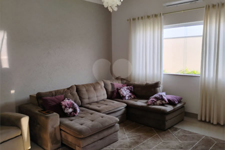 Sobrado à venda com 4 quartos, sendo 3 suítes,  em Jardim Marabá, Itapetininga, SP