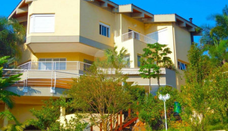 Casa à venda com 5 suítes em Jardim Leonor, São Paulo, SP