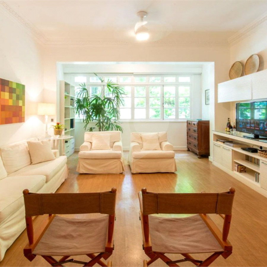 Apartamento à venda com 3 quartos, sendo 1 suíte, em Leme, Rio de Janeiro, RJ