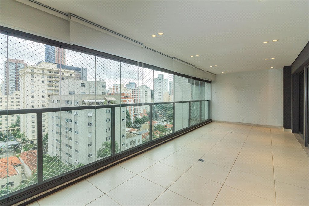 Apartamento à venda com 3 quartos, sendo 2 suítes, em Pinheiros, São Paulo, SP
