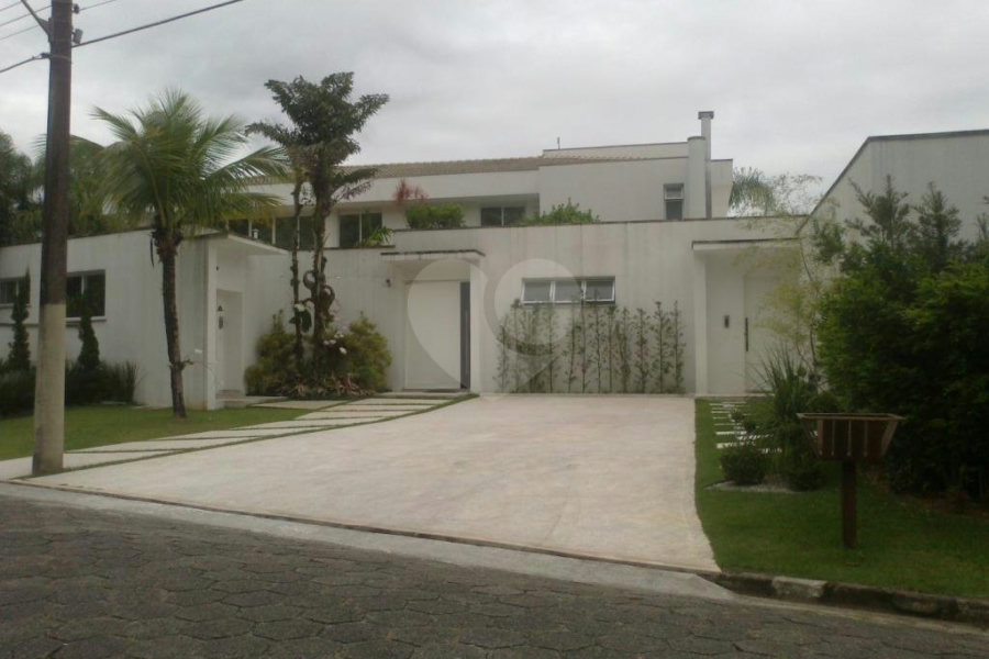 Sobrado à venda com 5 suítes em Enseada, Bertioga, SP