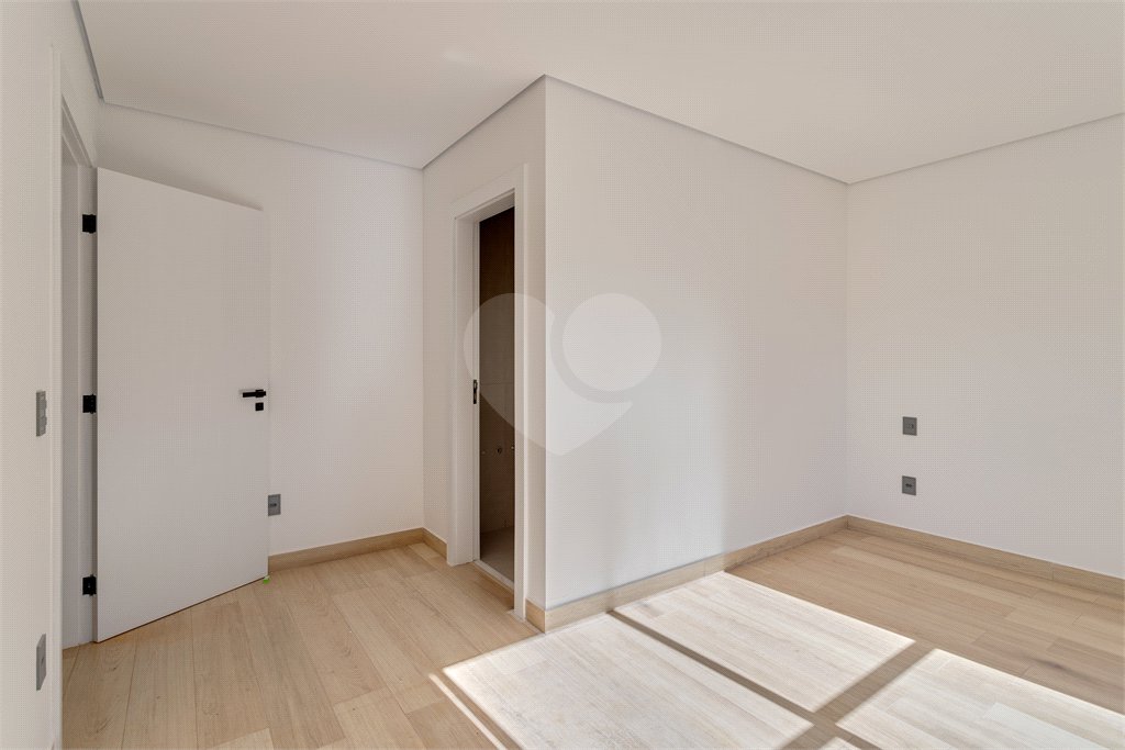 Casa à venda com 4 suítes no condomínio Villa Suiça, São Paulo - SP