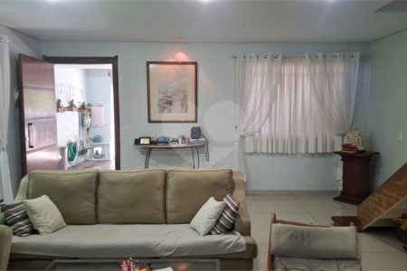 Sobrado à venda com 3 suítes em Vila Pompéia, São Paulo, SP