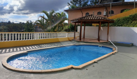 Casa em condomínio para alugar com 3 quartos, sendo 1 suíte, em Vila Petrópolis, Atibaia, SP