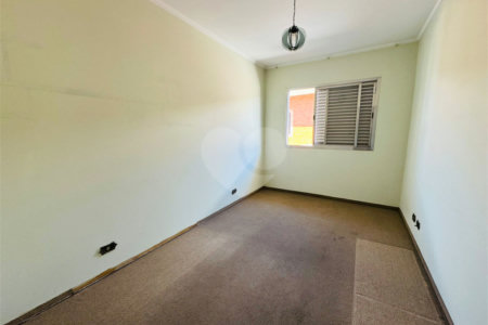 Casa à venda com 4 quartos, sendo 2 suítes,  em Vila Galvão, Guarulhos, SP
