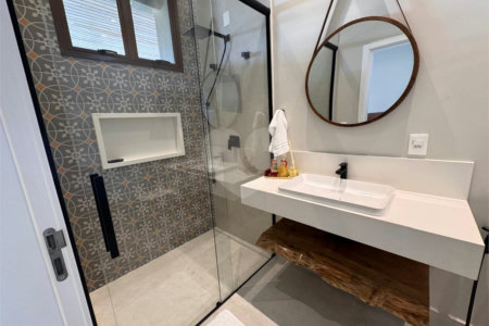 Casa à venda com 6 suítes no condomínio Vila Pinhal, Itirapina - SP