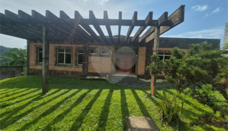 Casa à venda com 3 quartos, sendo 1 suíte,  no condomínio Alpes da Cantareira, Mairiporã - SP